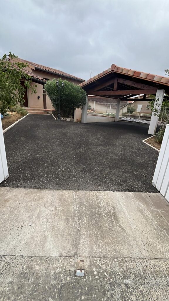 Aménagement, pose de bordure et mise en œuvre de grave bitume – client privée toulouse