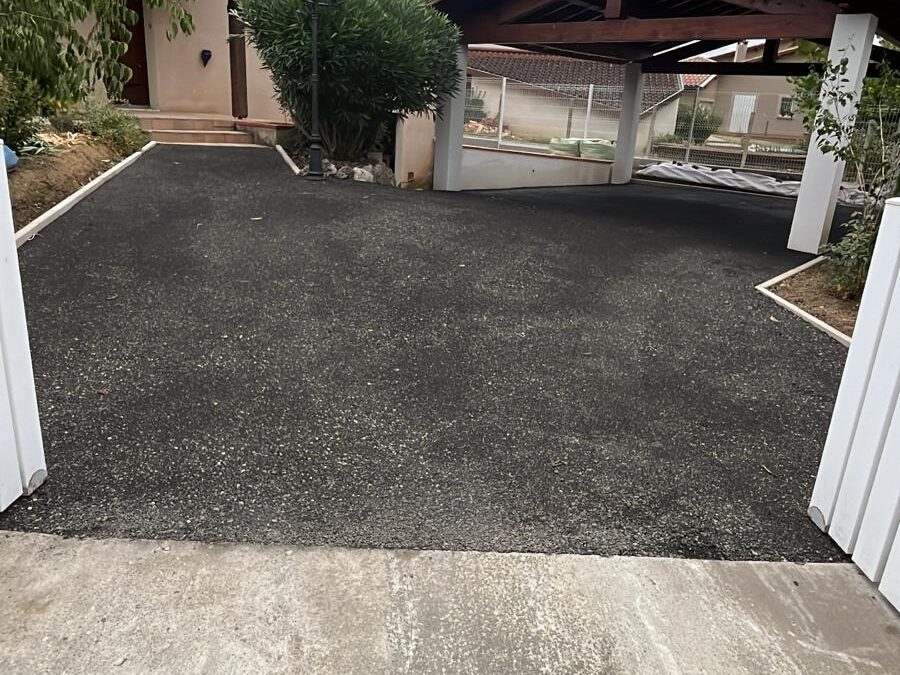 Aménagement, pose de bordure et mise en œuvre de grave bitume – client privée toulouse