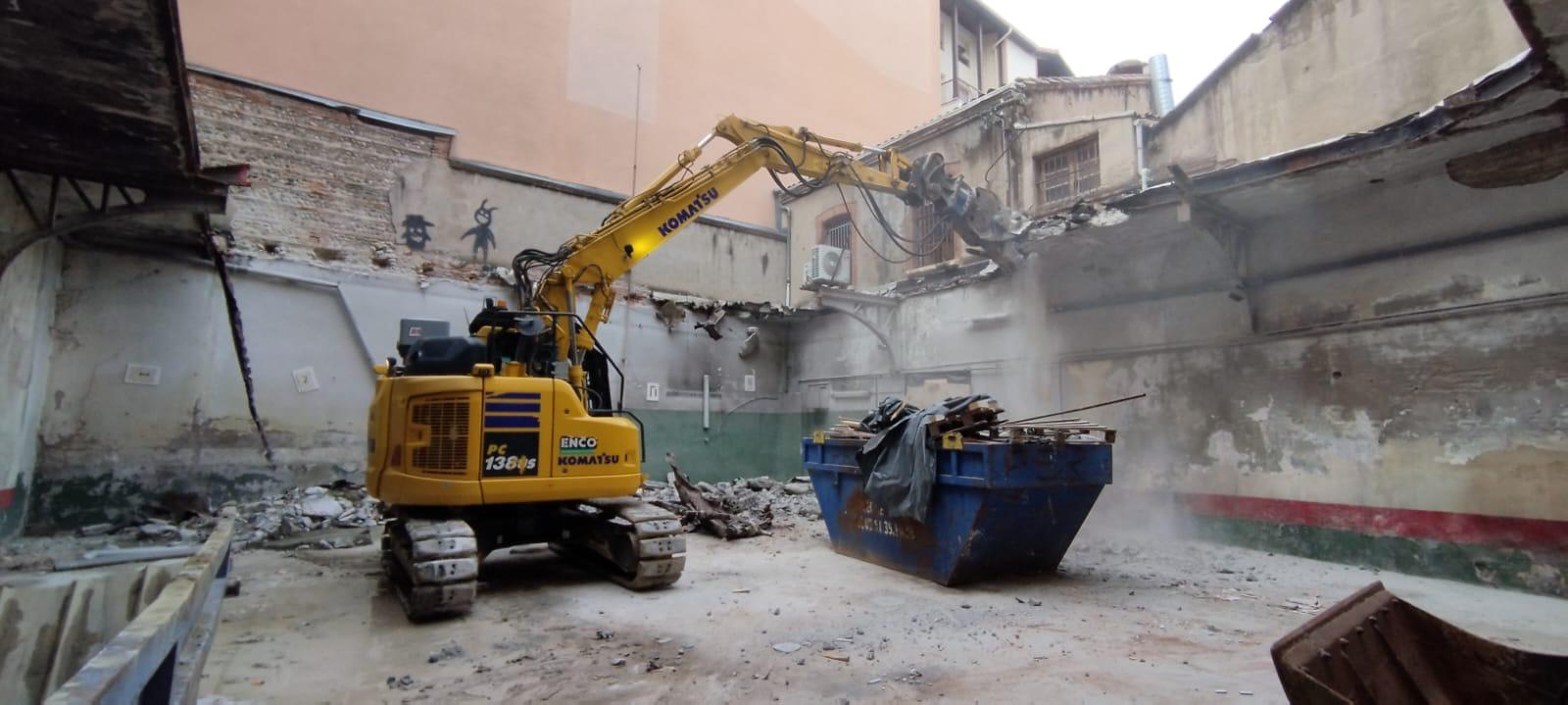 démolition un encorbellement